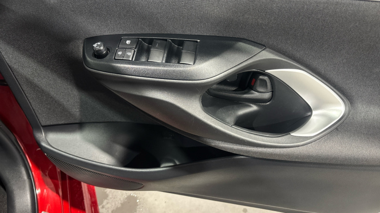 Toyota Yaris 1.5 Hybrid Design 5dr CVT Hybrid Hatchback